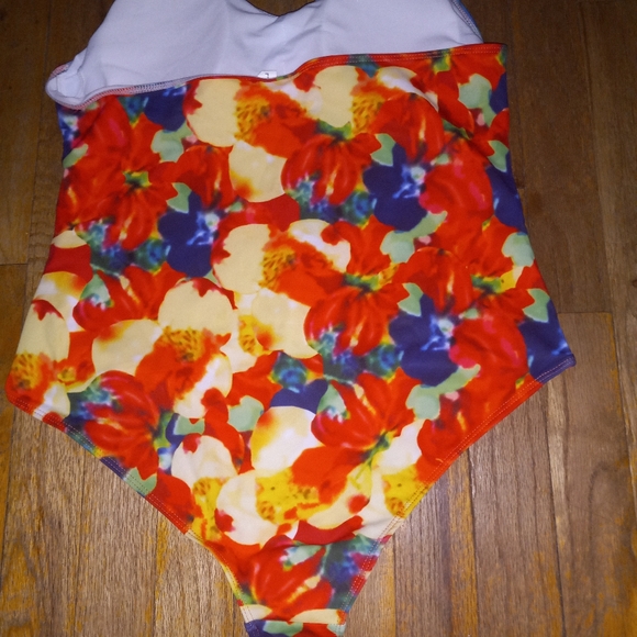 One piece Bright Tropical Halyer top open back- Bathing Suit Size L - Picture 2 of 7